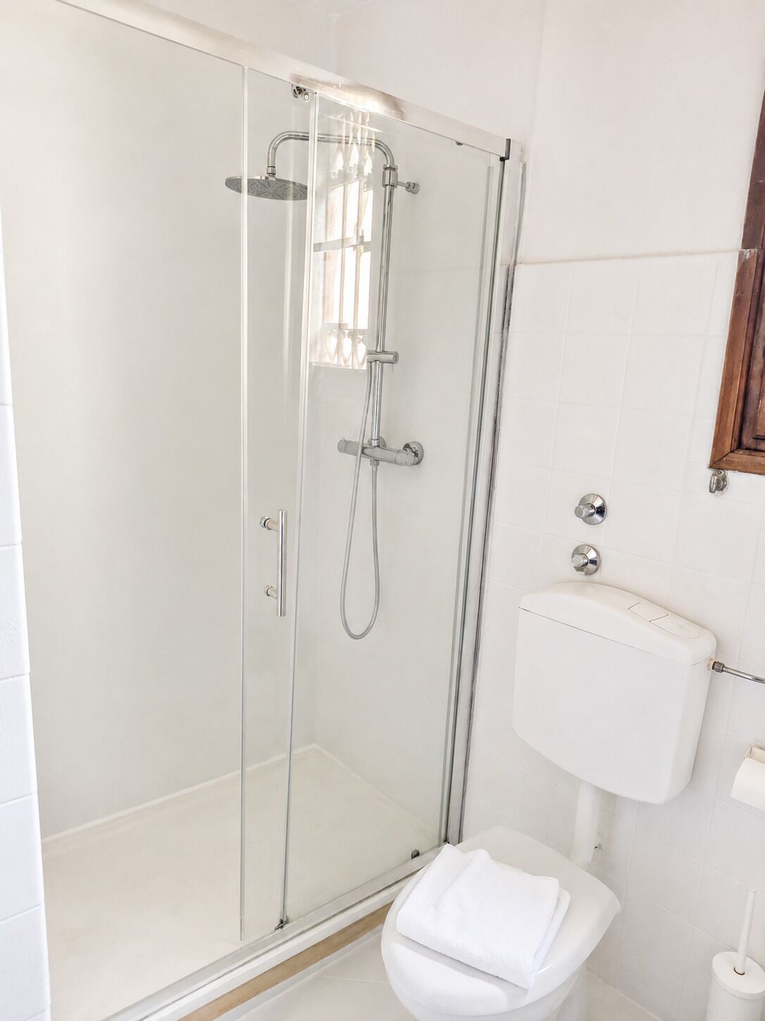 Dusche, Haartrockner, Bidet, Handtücher