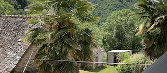 Country bed and breakfast farmhouse in the heart of Aveyron in Le Goul valley.