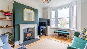 TV, fireplace, stereo