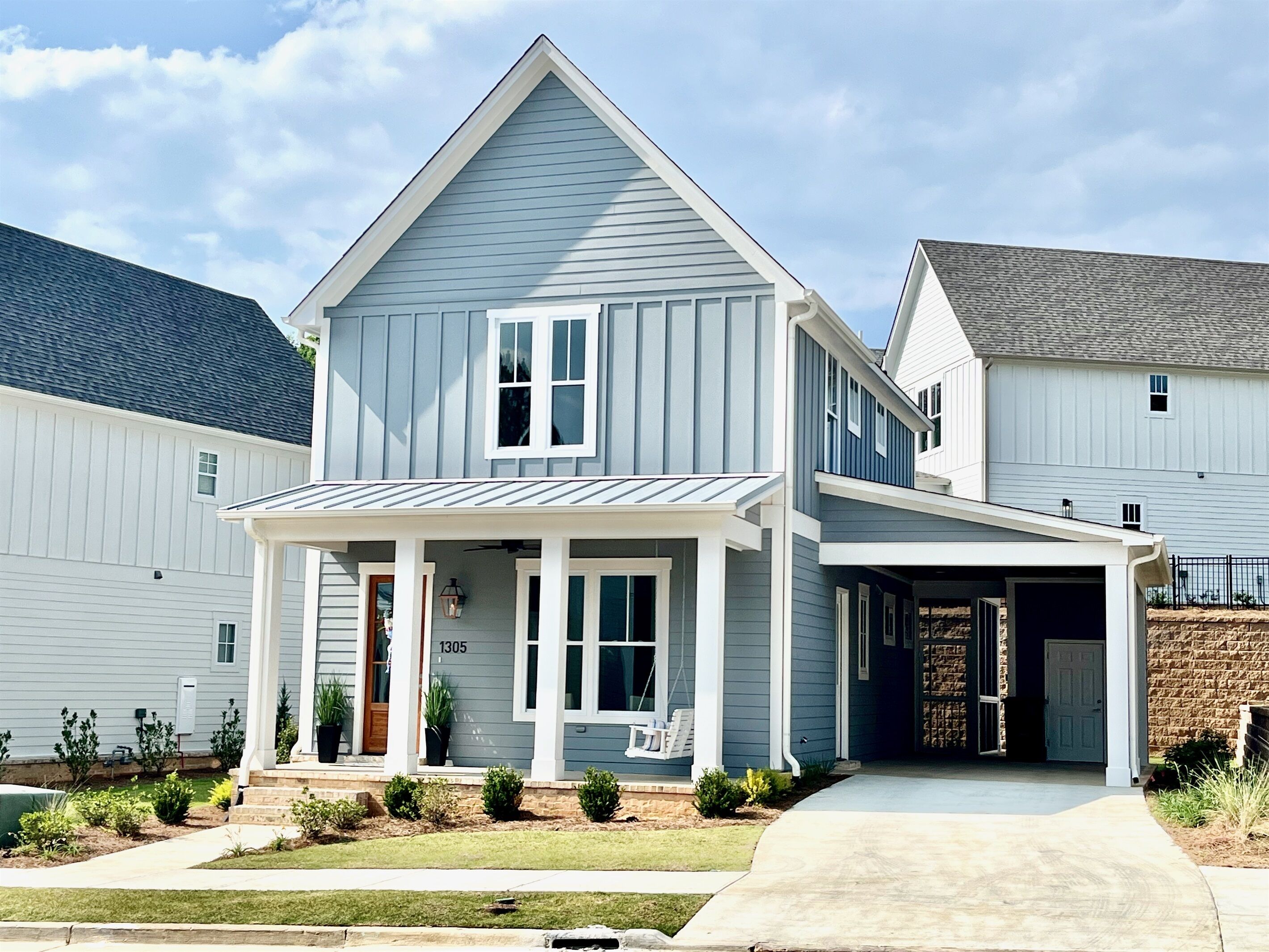 3 King Suites + Screened Porch + Porch Swing
