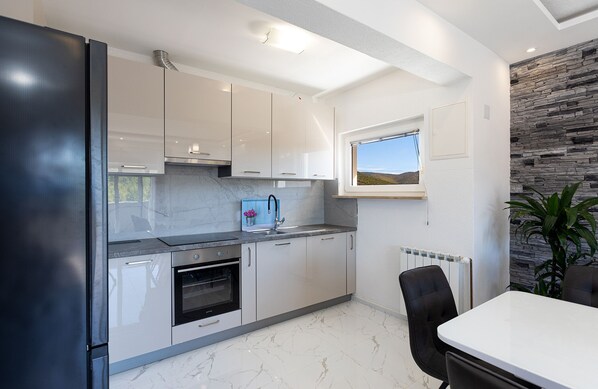 Fridge, microwave, oven, stovetop