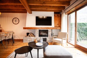 Smart TV, fireplace, books