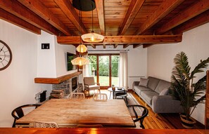 Smart TV, fireplace, books