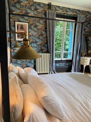 6 chambres, bureau, fer et planche à repasser, accès au Wi-Fi (inclus)
