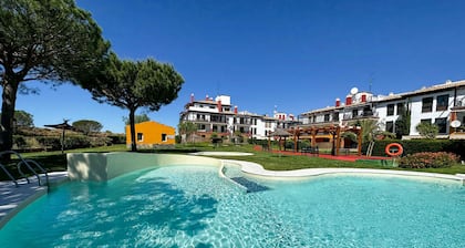 Bright 2 bedroom Apartment with Pool View MUL001