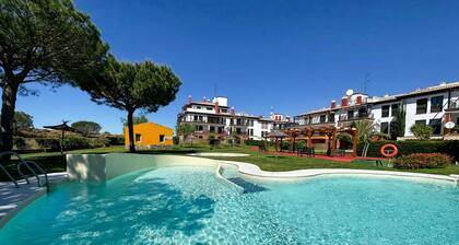 Bright 2 bedroom Apartment with Pool View MUL001