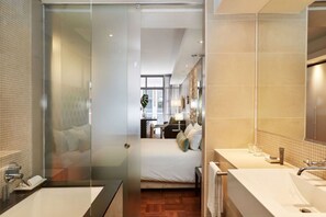 Luxury Studio | Bathroom - Mandela Rhodes Place (Cape Town)