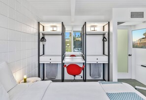 1 habitación, tabla de planchar con plancha, internet y ropa de cama