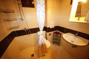 Dusche, Handtücher, Seife, Toilettenpapier