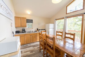 Dining - 3 bdrm cabin with boat slip access by SDC! (Branson)
