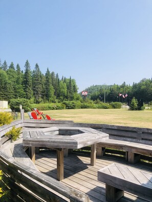 BBQ/picnic area - Parkway Motel (Wawa)