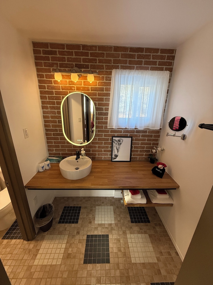 Parkway Motel by null