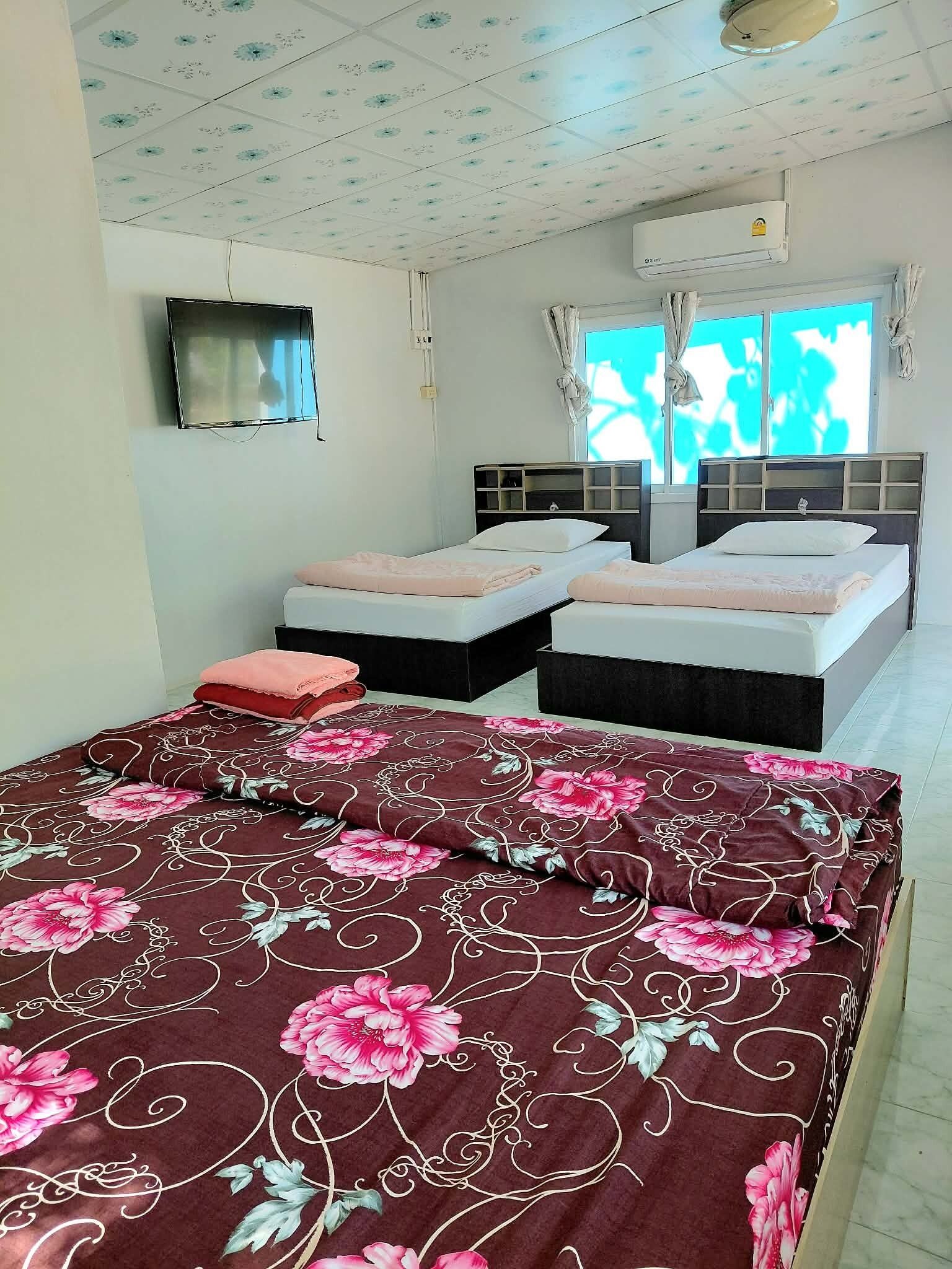 Quarto quádruplo básico | Cortinas blackout, quartos à prova de som