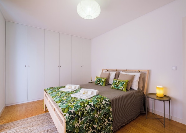 2 bedrooms, soundproofing, iron/ironing board, WiFi