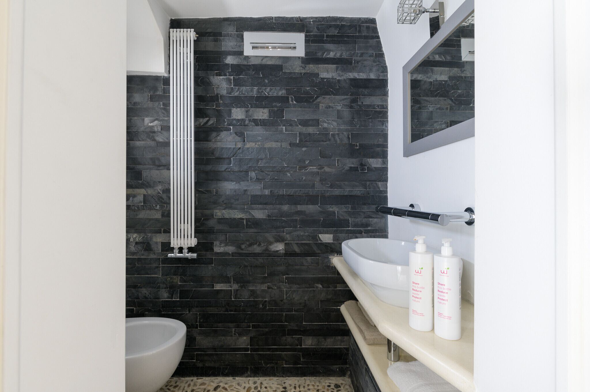 Dusche, Haartrockner, Bidet, Handtücher