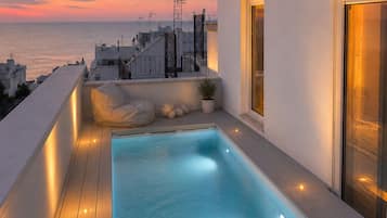 Piscina all'aperto, una piscina riscaldata