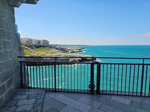Il Gelso Bianco, luxury apartment, with sea view terrace and private pool