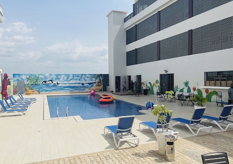Outdoor pool. Onyx Hotel