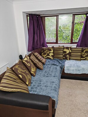 Interior - Nice flat with free parking and free wifi. Close to town centre (Croydon)