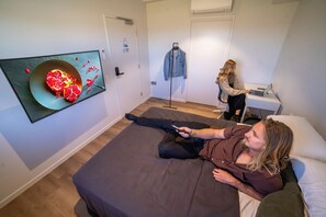 Free WiFi, bed sheets - Mackay Adventure Lodge (Andergrove)