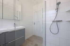 Bathtub, hair dryer - House at 350m from the center of Pornic, for 6 (Pornic)