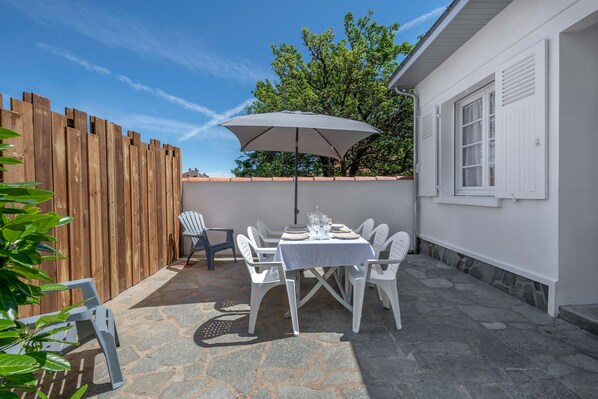 屋外ダイニングエリア