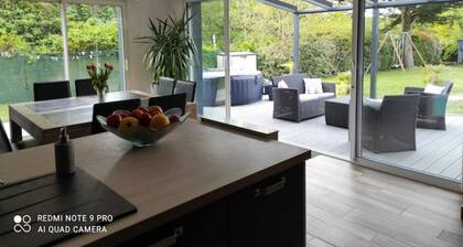 Grande maison familiale avec cheminée et jacuzzi