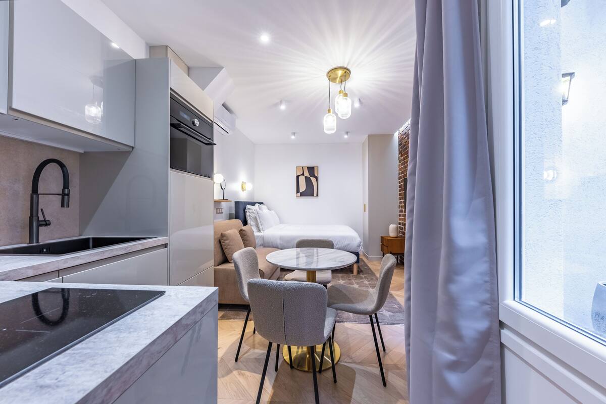 City Studio, 1 Queen Bed with Sofa bed, Kitchen | Living area | 112-cm flat-screen TV with digital channels, Netflix, streaming services