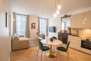 Superior Apartment | Living area | 112-cm flat-screen TV with digital channels, Netflix, streaming services - Aparthotel Quartier Libre Madeleine (Paris)