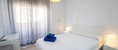 2 chambres, bureau, fer et planche à repasser, Wi-Fi gratuit