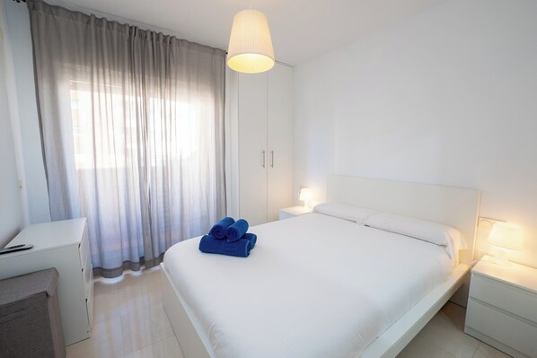 2 bedrooms, desk, iron/ironing board, free WiFi - NEPTUNO 2C MENYBER (Nerja)