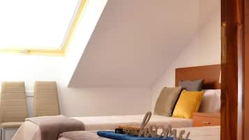 4 slaapkamers, een strijkplank/strijkijzer, reisbedje, wifi