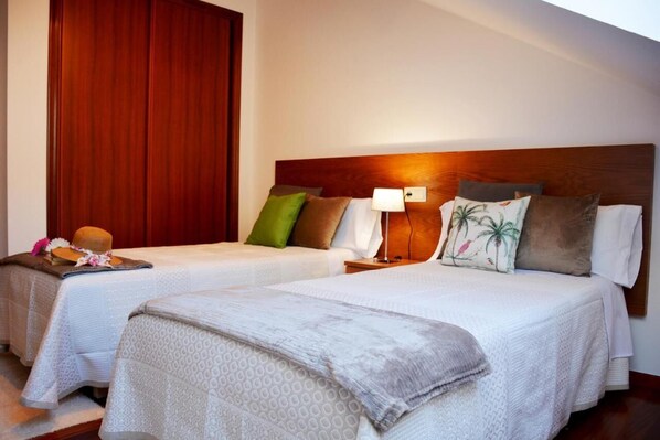 4 bedrooms, iron/ironing board, travel cot, WiFi