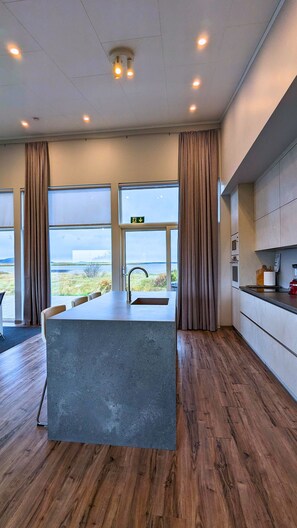 Comfort Villa | Private kitchen