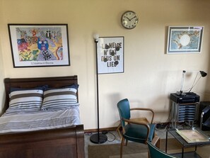 3 bedrooms, iron/ironing board, bed sheets