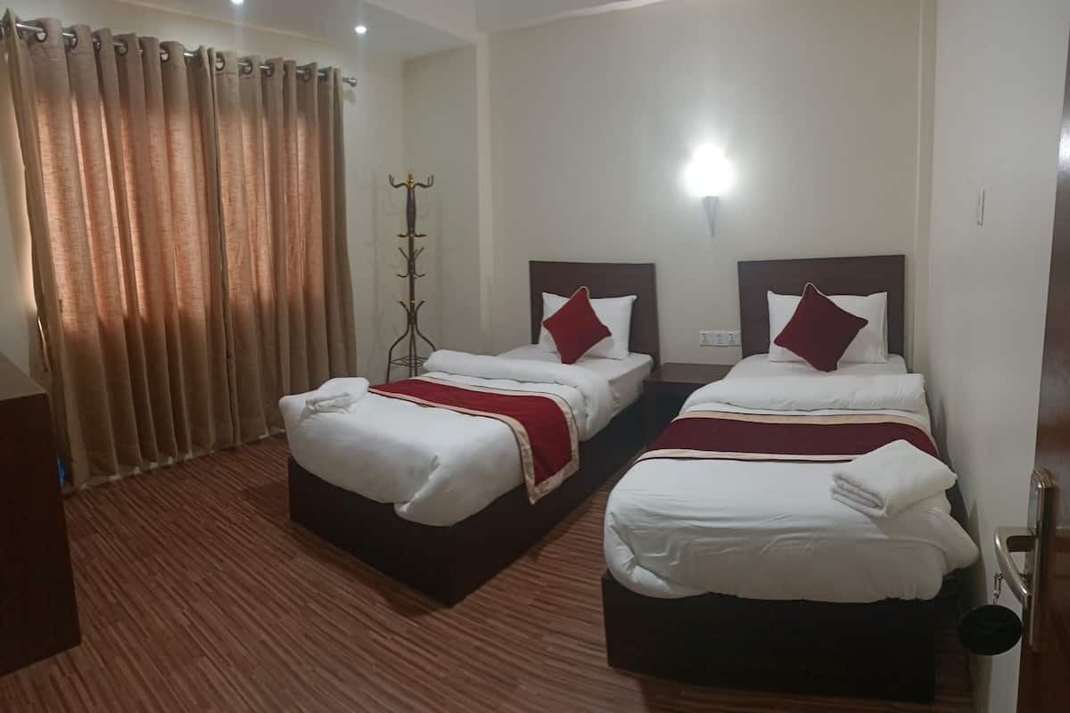 Standard Twin Room | Laptop workspace, free WiFi
