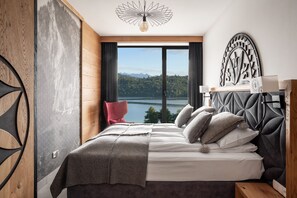 Desk, laptop workspace, blackout curtains, soundproofing - Czorsztyn Prestige (Czorsztyn)