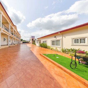 Exterior - Maya Villa Hotel (Oyibi)