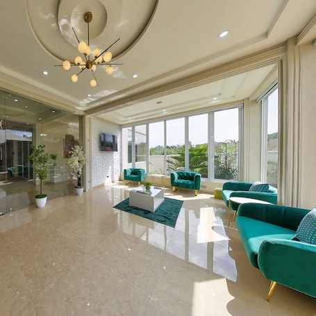 Reception. Maya Villa Hotel