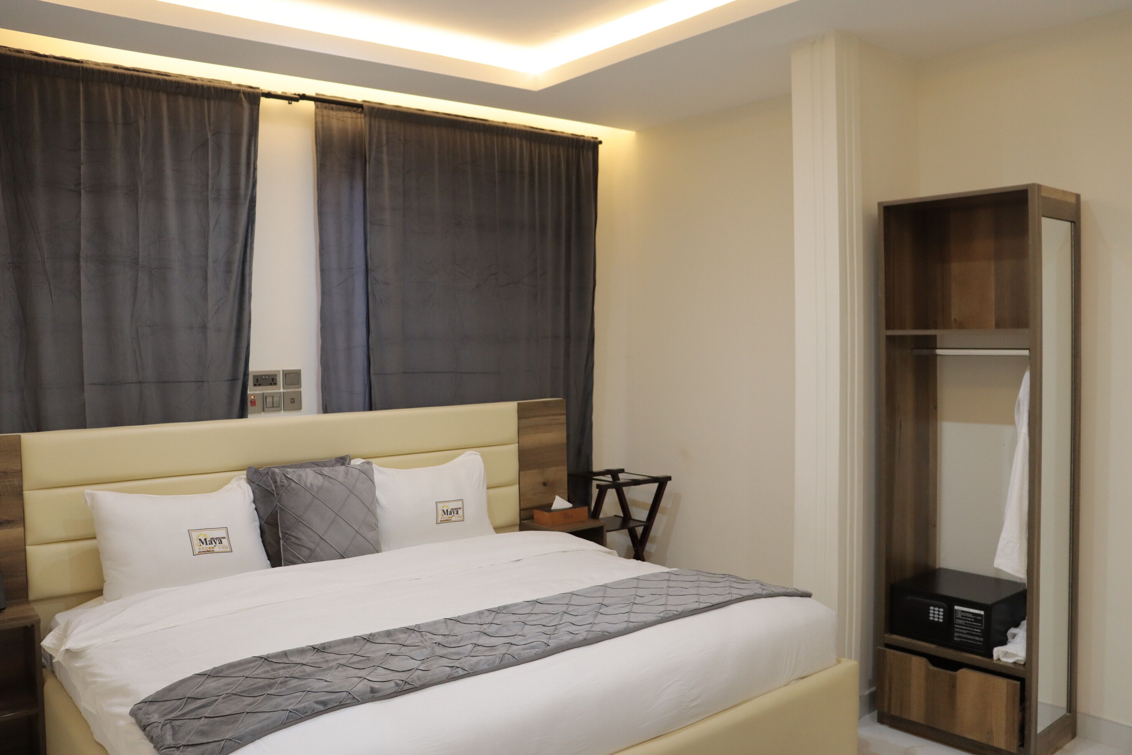 Family Room, 1 Queen Bed with Sofa bed | Desk, laptop workspace, free WiFi