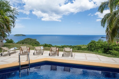 Amazing Villa with Ocean View and private pool!