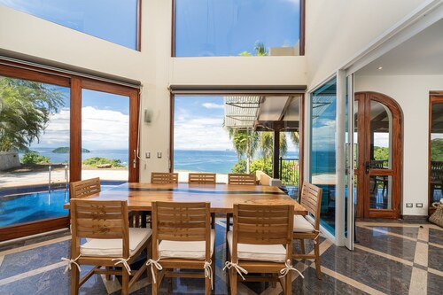 Amazing Villa with Ocean View and private pool!