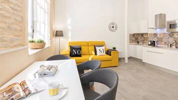 San Agustin 4 | Living area | 40-inch flat-screen TV with satellite channels