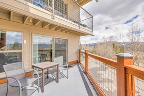 Outdoor dining - Beautiful 2BR condo located next to hiking trails! (Silverthorne)