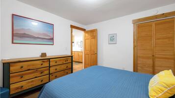 2 bedrooms, internet, bed sheets