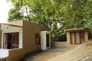 Front of property - Kandy Lotus Villa (Kandy)