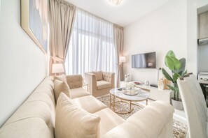 TV - Peaceful 1BR at Golf Vita A Damac Hills by Deluxe Holiday Homes (Dubai)