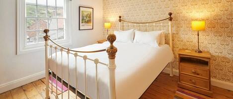 3 habitaciones, ropa de cama de alta calidad y cuna de viaje