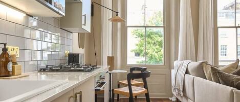 Fridge, microwave, oven, stovetop