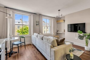 TV, offices - Chic & Calm St John’s Wood Home (London)